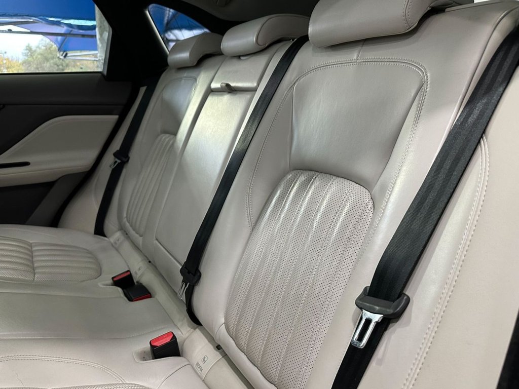 Used Jaguar F-Pace 2018 for sale - 76304296: Photo 25
