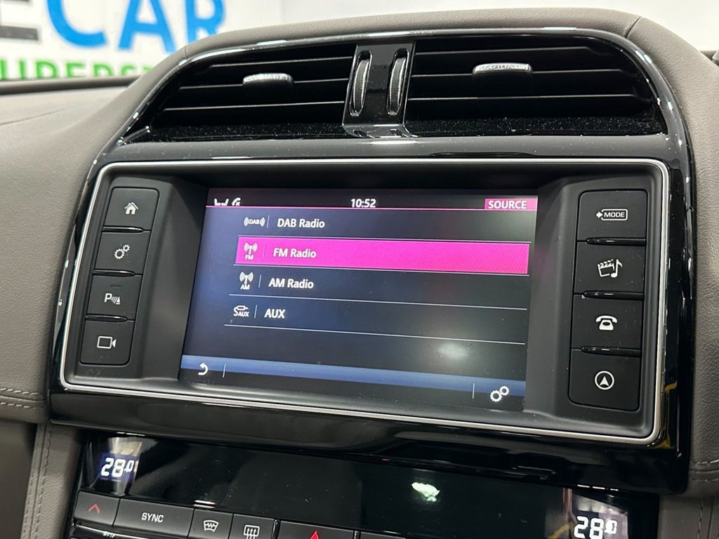 Used Jaguar F-Pace 2018 for sale - 76304296: Photo 31