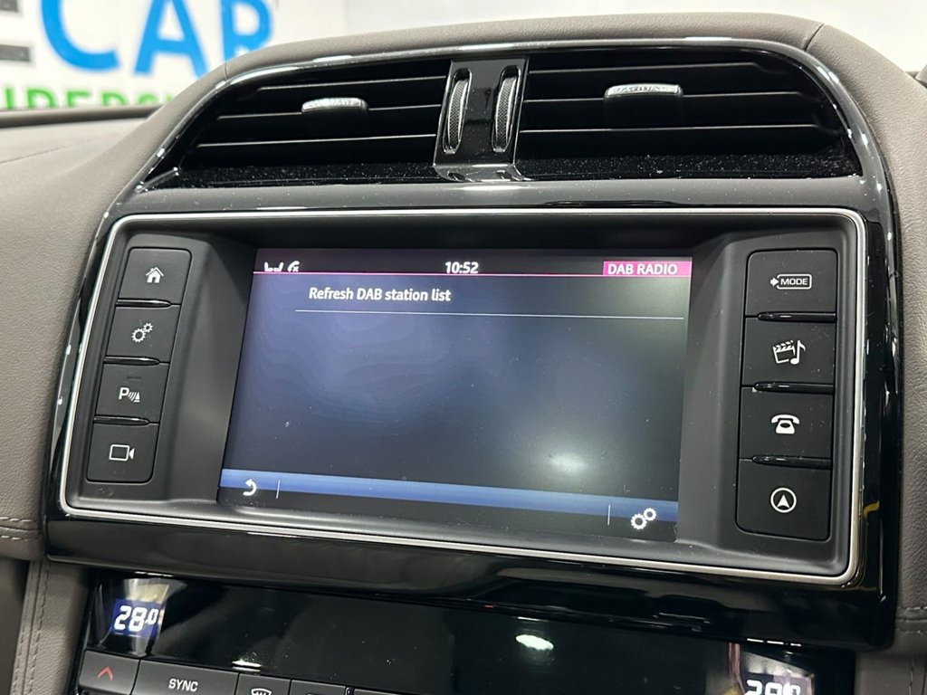 Used Jaguar F-Pace 2018 for sale - 76304296: Photo 32