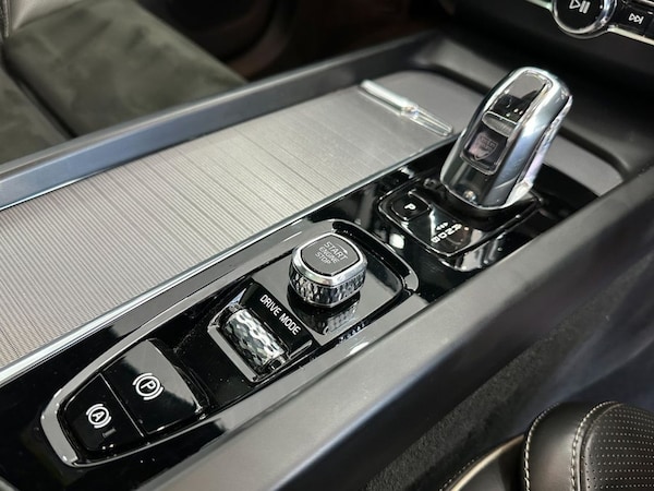 Used Volvo XC60 2018 for sale - 76038830: Photo 33