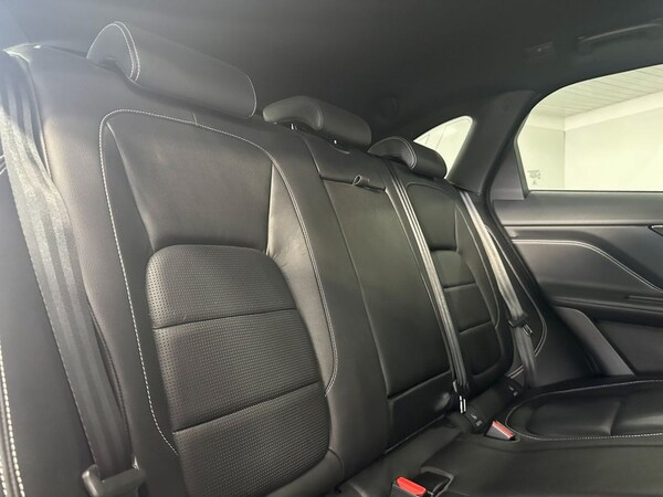 Used Jaguar F-Pace 2017 for sale - 76039224: Photo 17