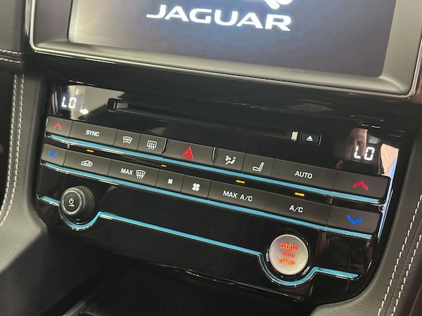 Used Jaguar F-Pace 2017 for sale - 76039224: Photo 26