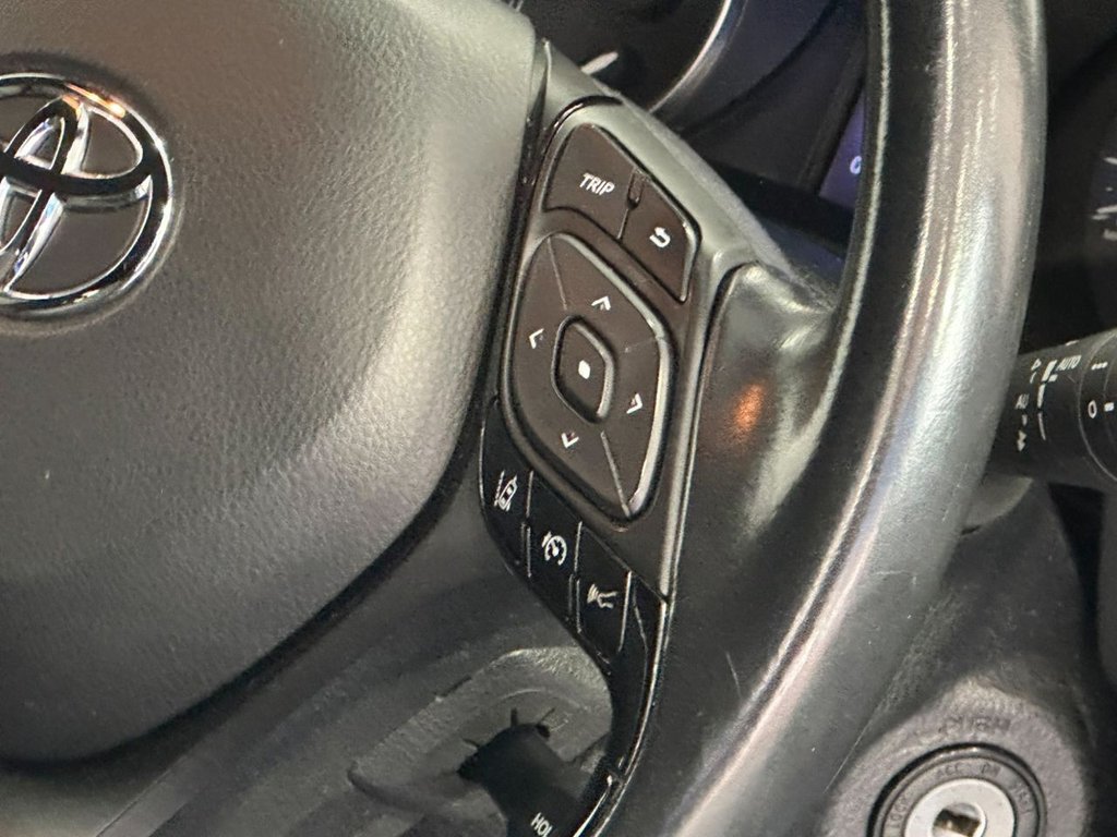 Used Toyota C-HR 2017 for sale - 77673605: Photo 16