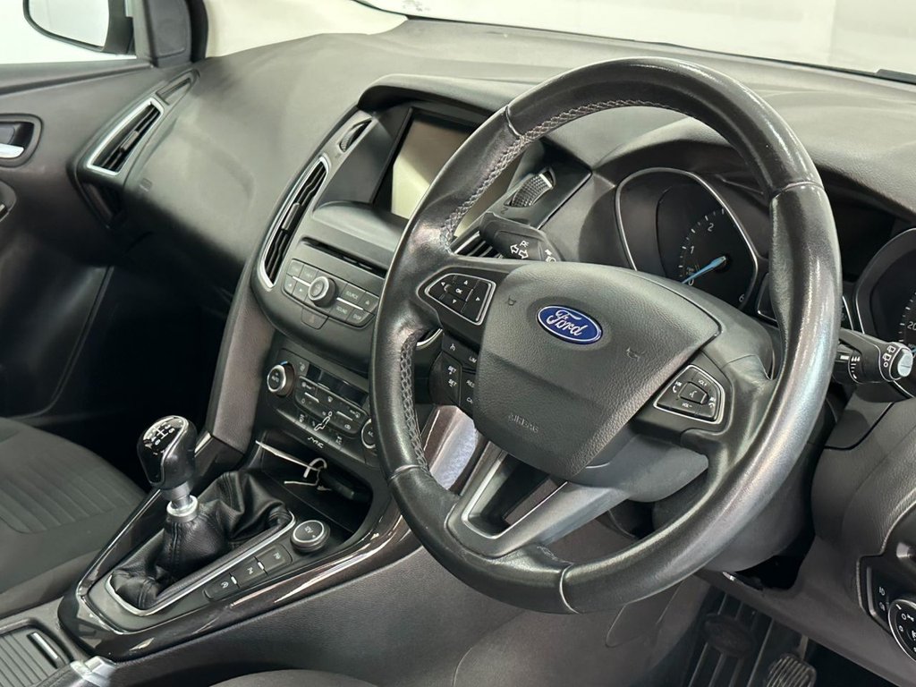 Used Ford Focus 2015 for sale - 76038950: Photo 16