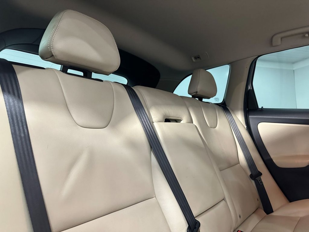 Used Volvo XC60 2015 for sale - 78068768: Photo 16