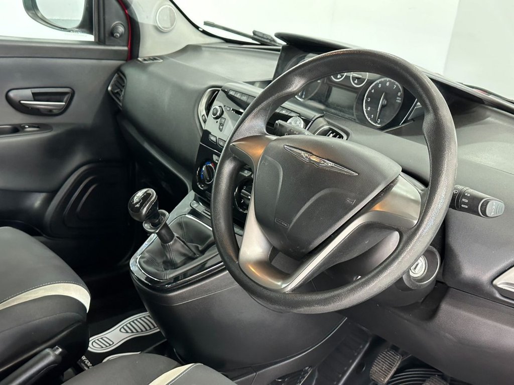 Used Chrysler Ypsilon 2014 for sale - 76345910: Photo 16