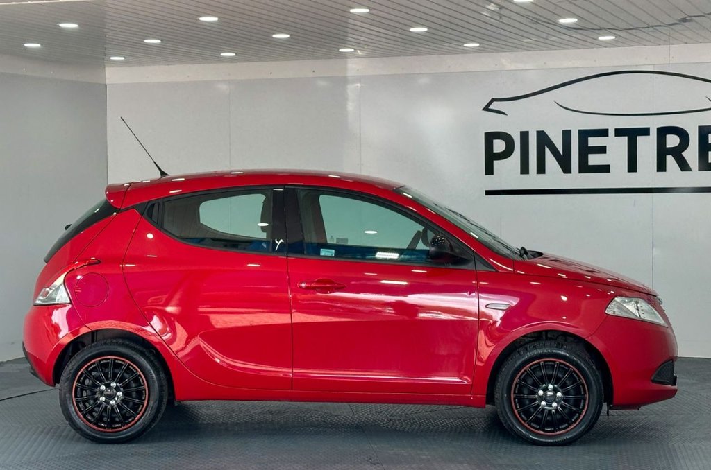 Used Chrysler Ypsilon 2014 for sale - 76345910: Photo 6