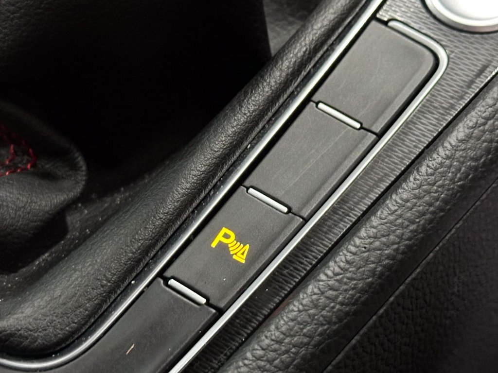 Used Volkswagen Golf 2015 for sale - 76279805: Photo 35