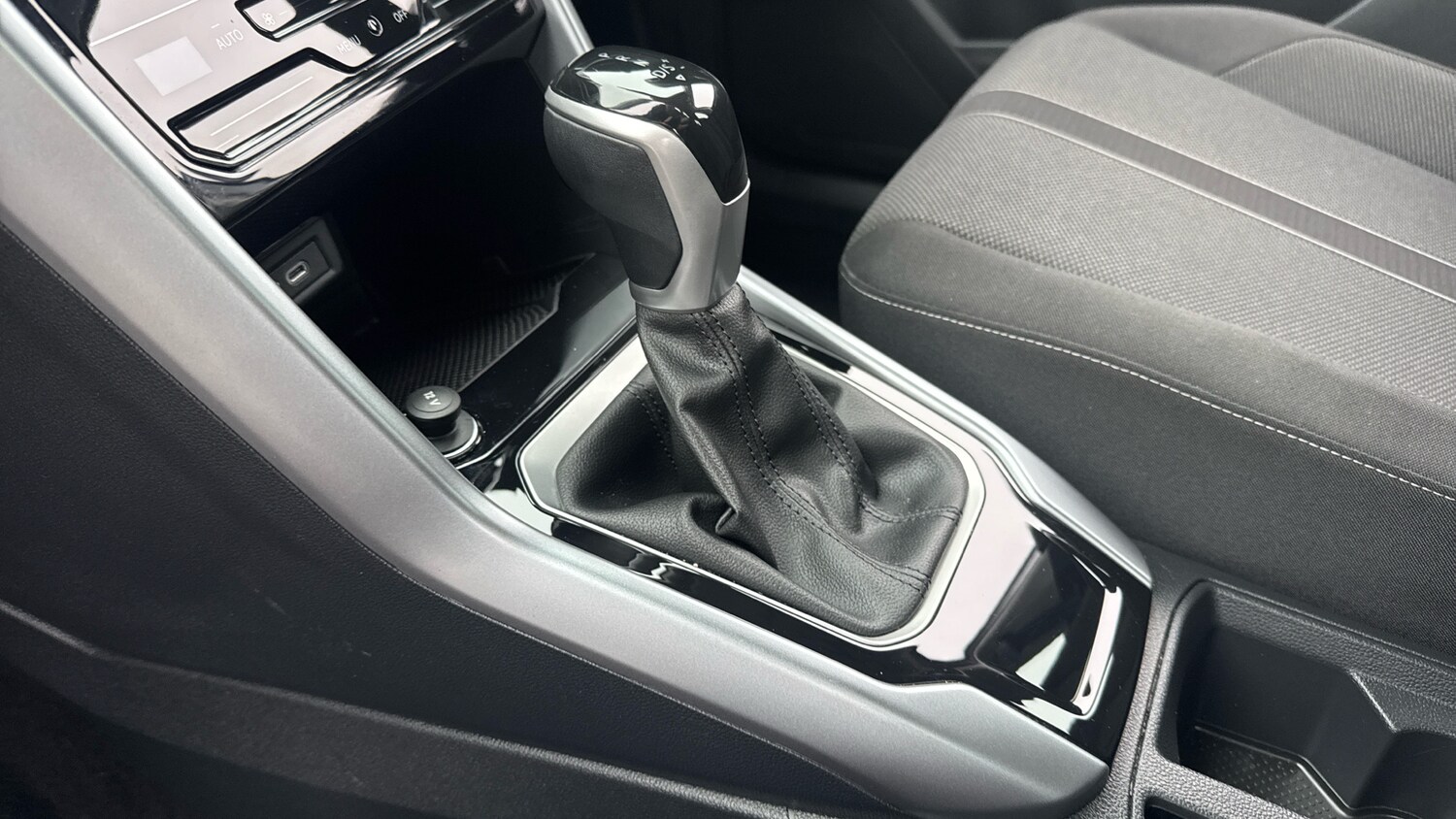 Used Volkswagen T-Roc 2024 for sale - 77515340: Photo 13