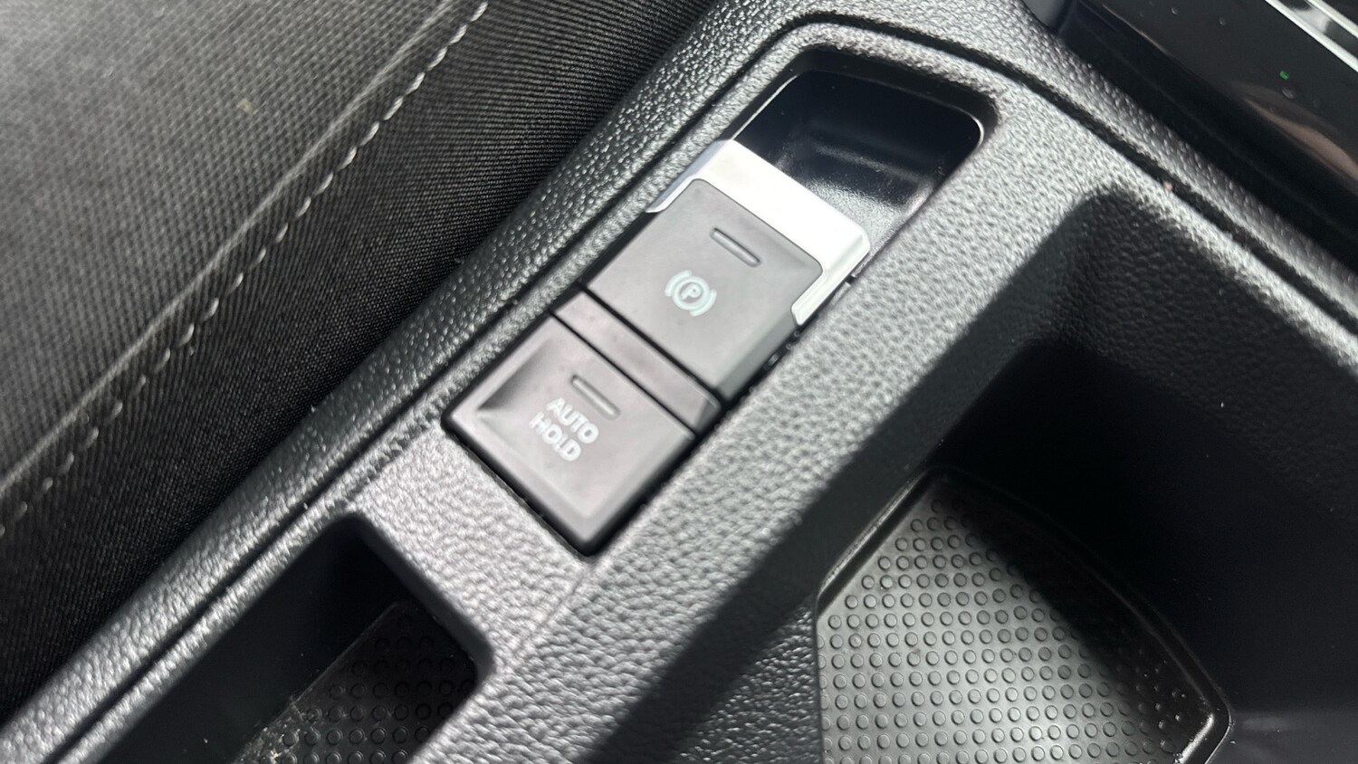 Used Volkswagen T-Roc 2024 for sale - 77515340: Photo 34