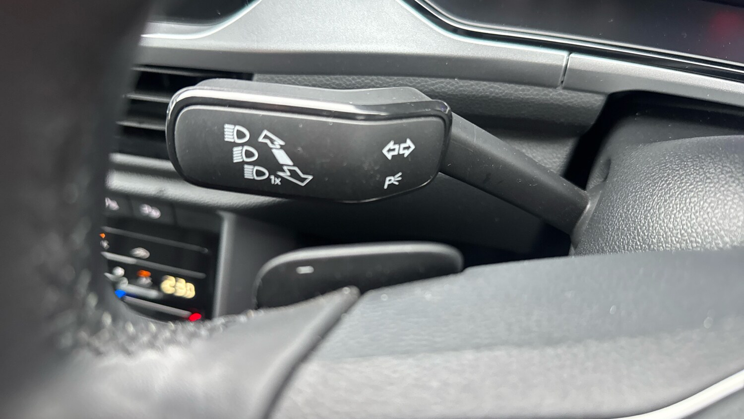 Used Volkswagen T-Roc 2024 for sale - 77515340: Photo 38