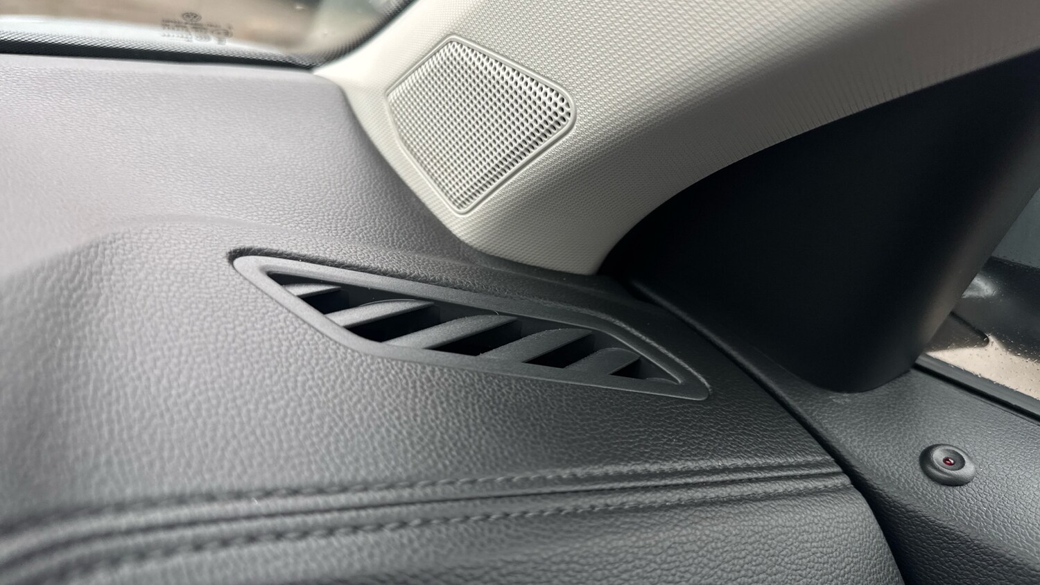 Used Volkswagen T-Roc 2024 for sale - 77515340: Photo 49