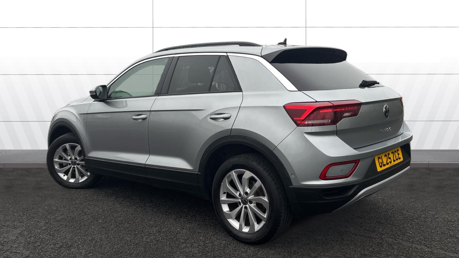 Used Volkswagen T-Roc 2025 for sale - 77435616: Photo 2