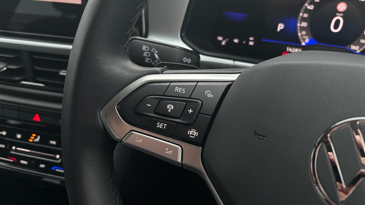 Used Volkswagen T-Roc 2025 for sale - 77435616: Photo 29