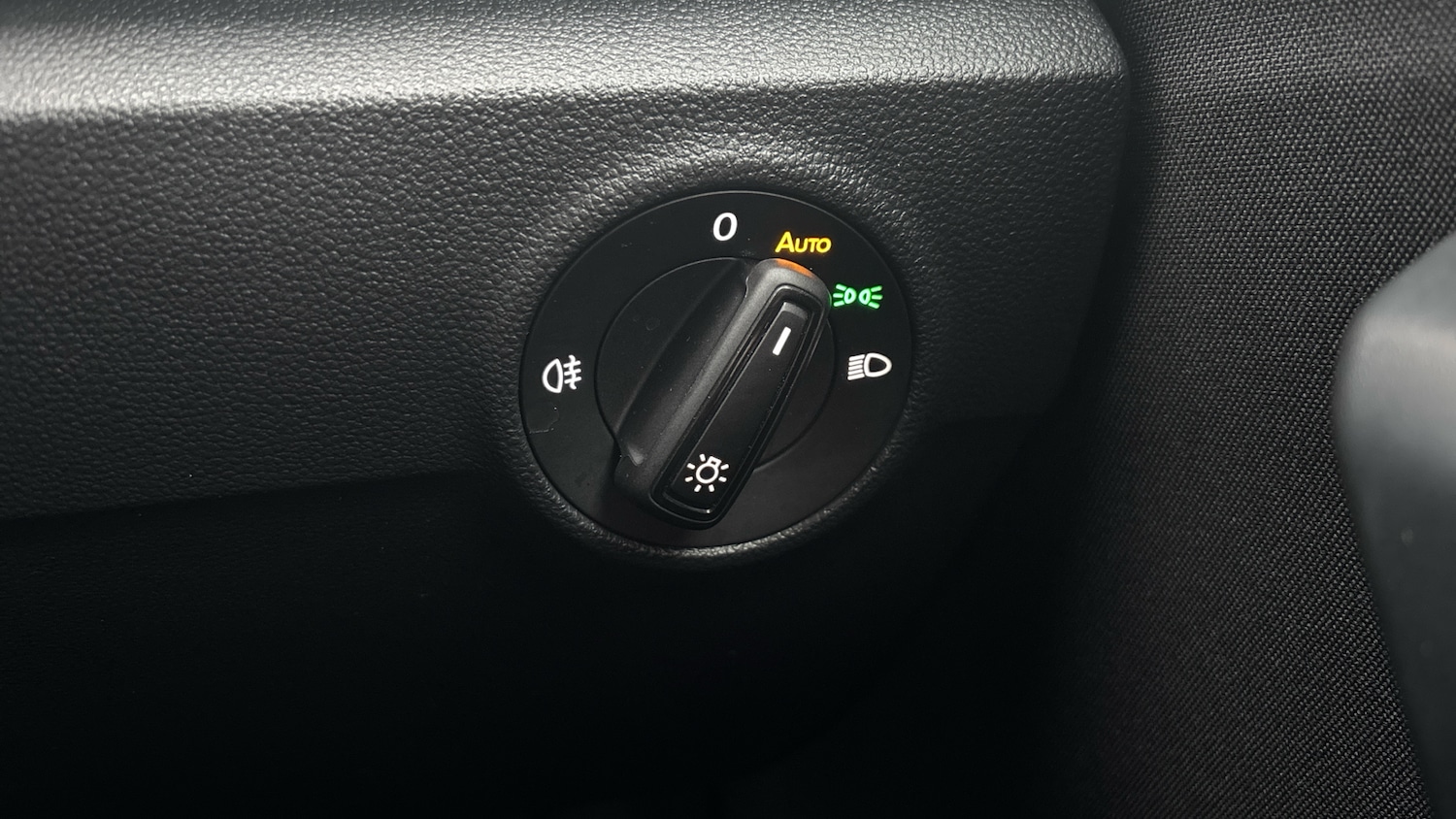 Used Volkswagen T-Roc 2025 for sale - 77435616: Photo 31