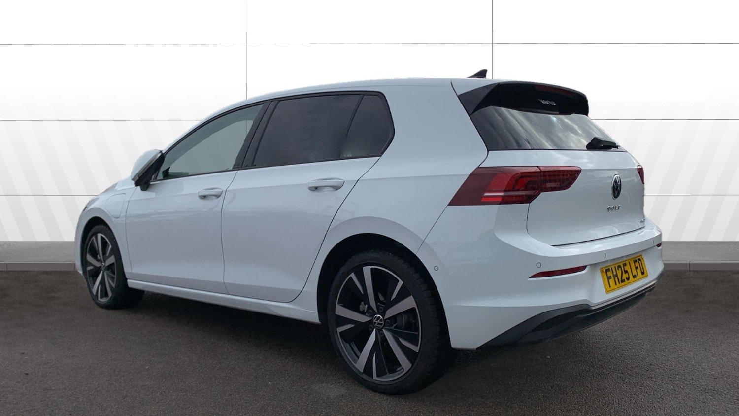 Used Volkswagen Golf 2025 for sale - 76101973: Photo 2