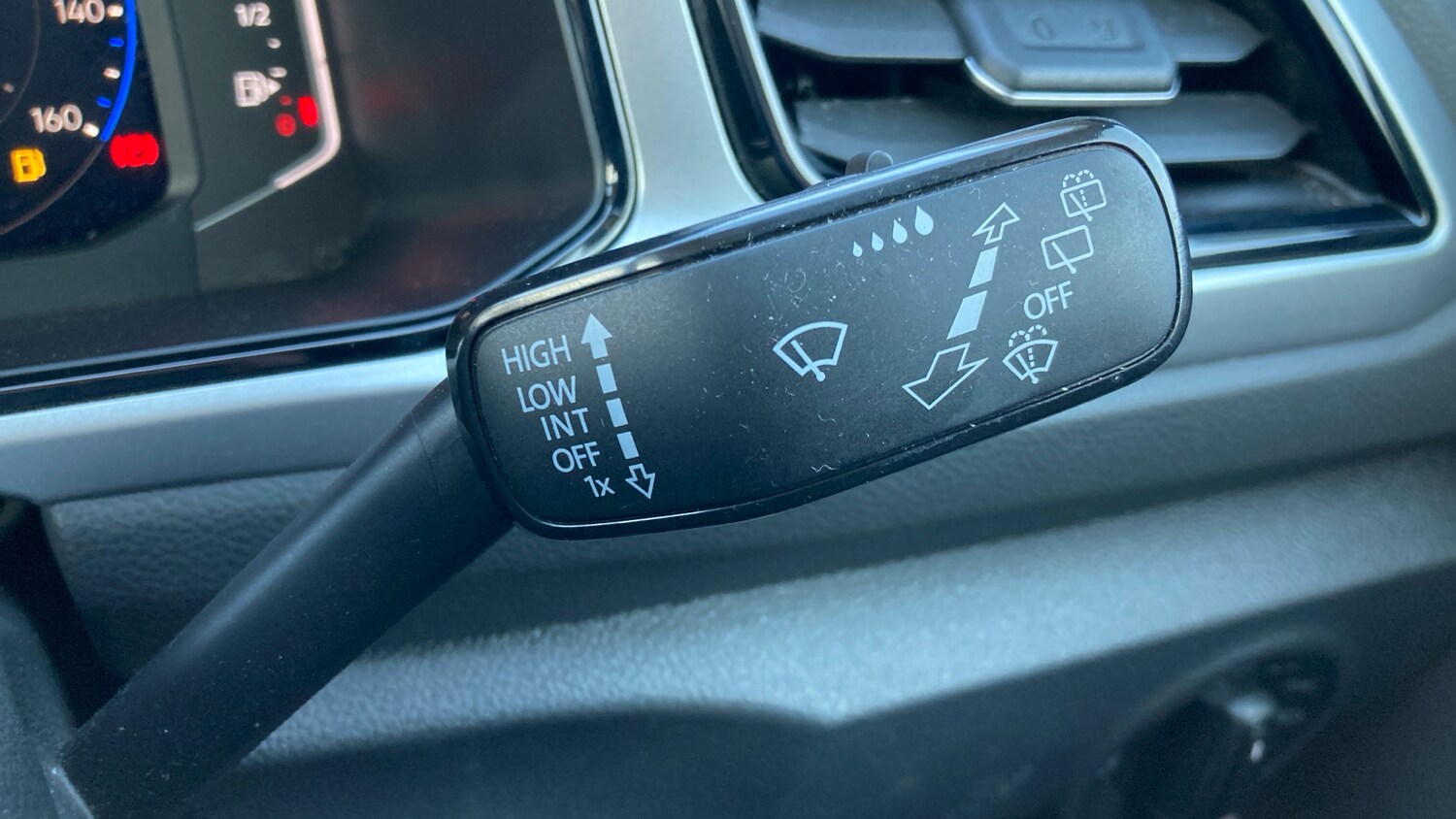 Used Volkswagen T-Roc 2022 for sale - 78163130: Photo 45