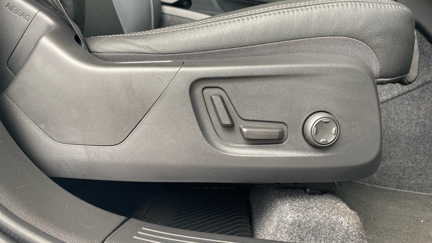 Used Volvo XC40 2024 for sale - 76371775: Photo 41