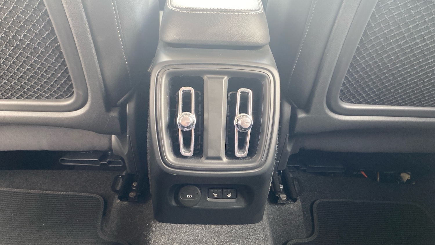 Used Volvo XC40 2024 for sale - 76371775: Photo 42