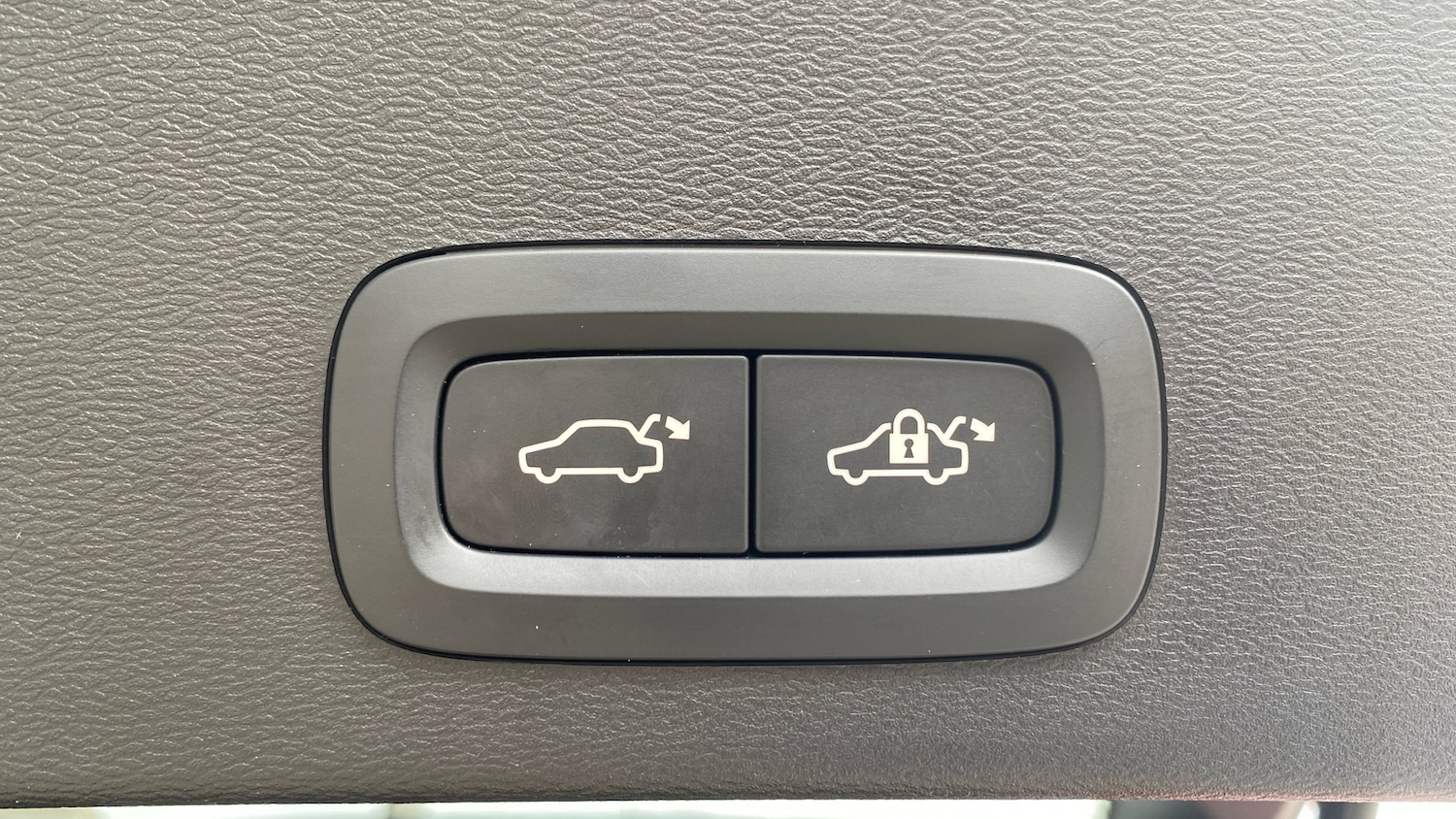 Used Volvo XC40 2024 for sale - 76371775: Photo 45