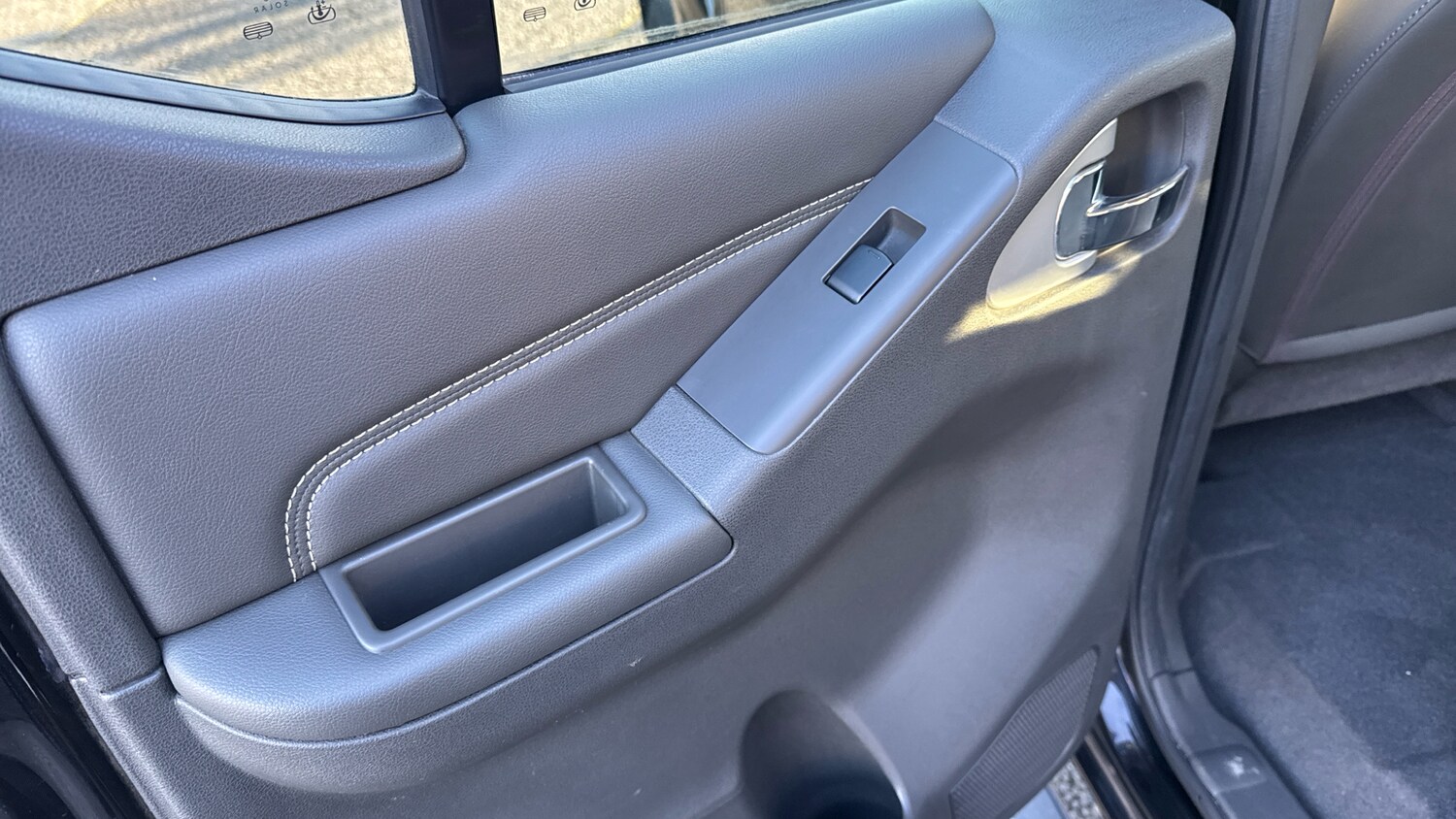 Used Nissan Navara 2015 for sale - 77100671: Photo 25