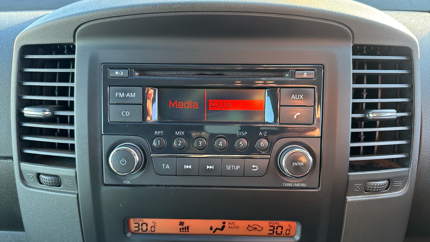 Used Nissan Navara 2015 for sale - 77100671: Photo 45