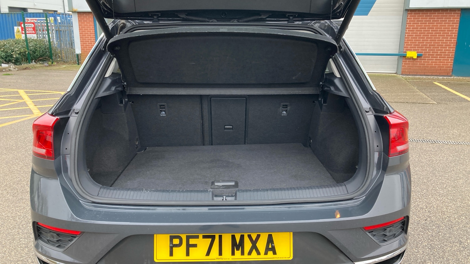 Used Volkswagen T-Roc 2022 for sale - 77532581: Photo 4