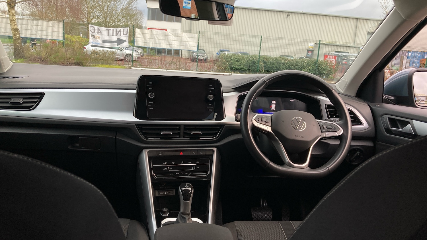 Used Volkswagen T-Roc 2024 for sale - 77528512: Photo 10