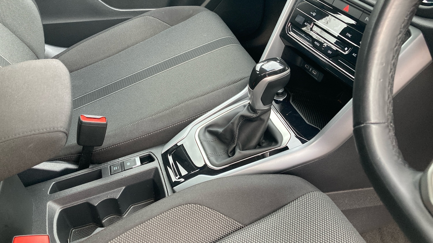 Used Volkswagen T-Roc 2024 for sale - 77528512: Photo 31