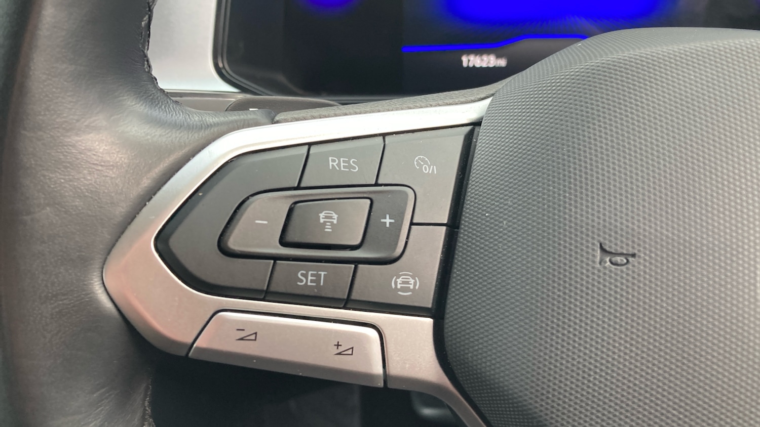 Used Volkswagen T-Roc 2024 for sale - 77528512: Photo 33