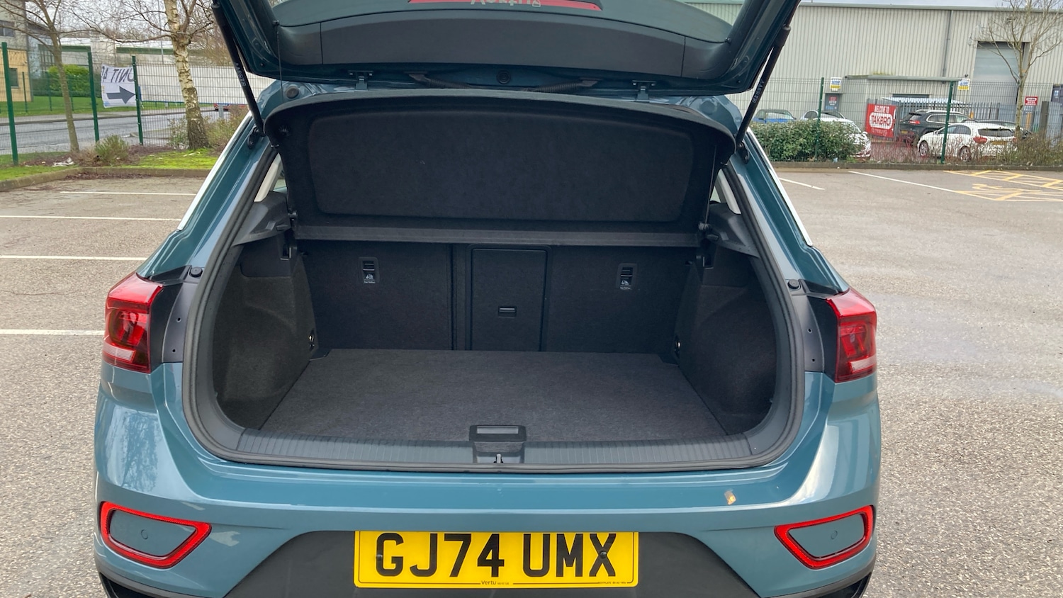 Used Volkswagen T-Roc 2024 for sale - 77528512: Photo 4