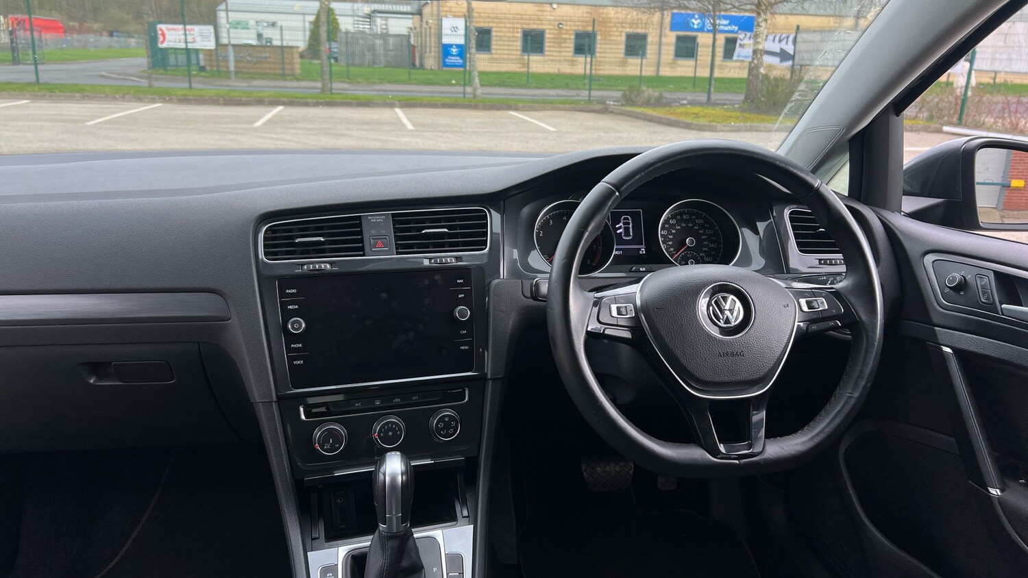 Used Volkswagen Golf 2017 for sale - 77917078: Photo 10