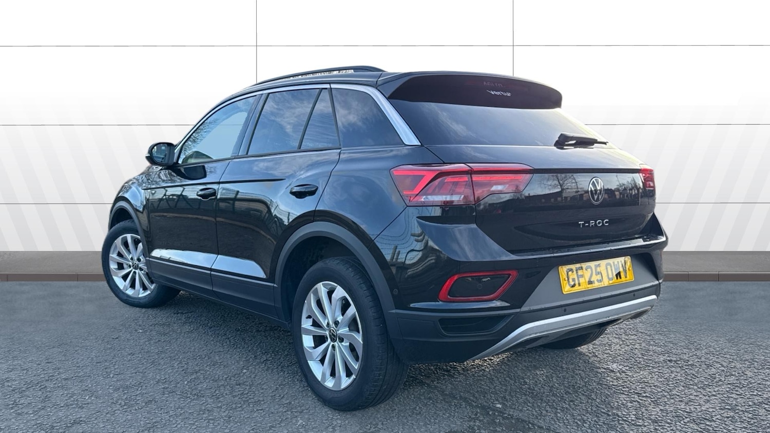 Used Volkswagen T-Roc 2025 for sale - 77323784: Photo 2