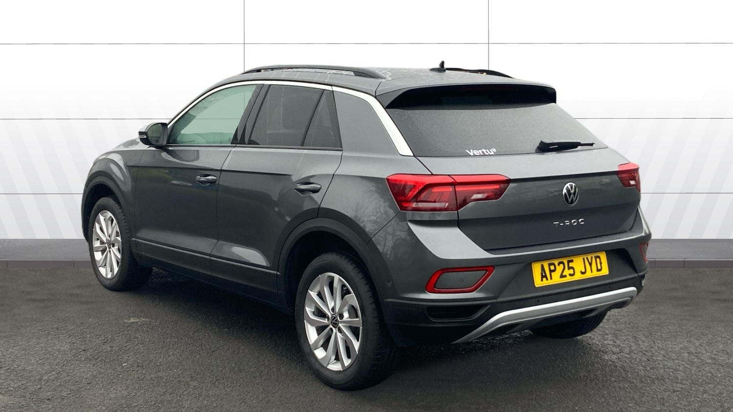 Used Volkswagen T-Roc 2025 for sale - 77902296: Photo 2