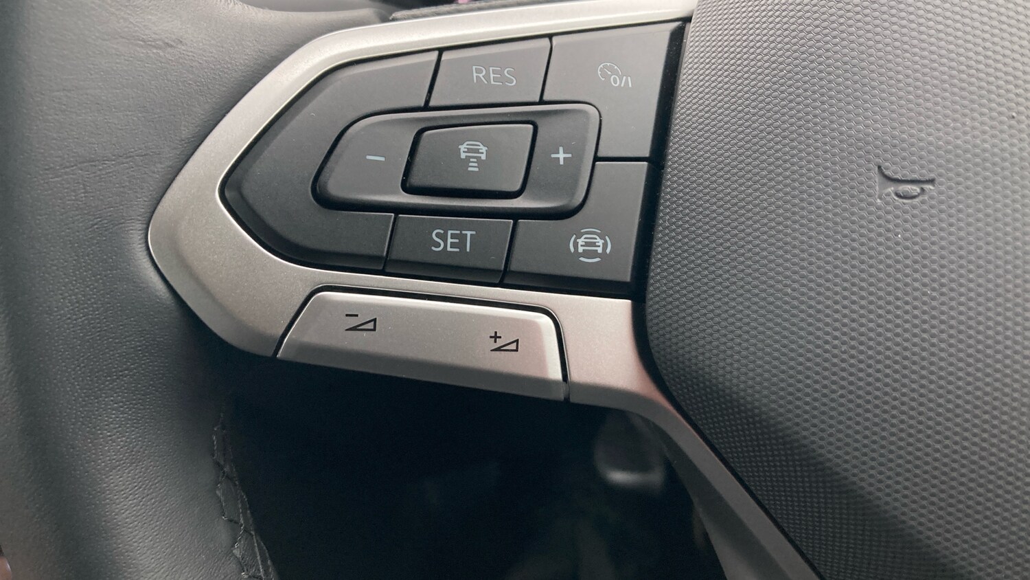 Used Volkswagen T-Roc 2025 for sale - 77902296: Photo 35