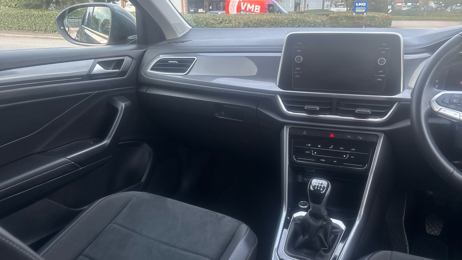 Used Volkswagen T-Roc 2024 for sale - 76207673: Photo 14