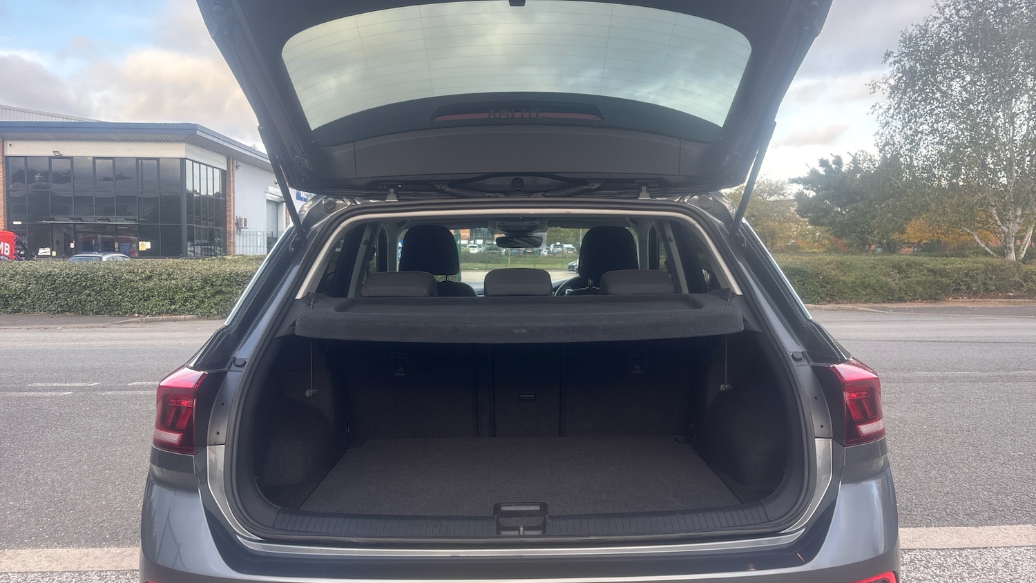 Used Volkswagen T-Roc 2024 for sale - 76207673: Photo 4