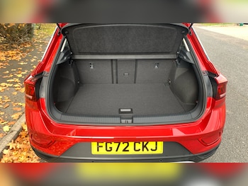 Used Volkswagen T-Roc 2022 for sale - 76207669: Photo
