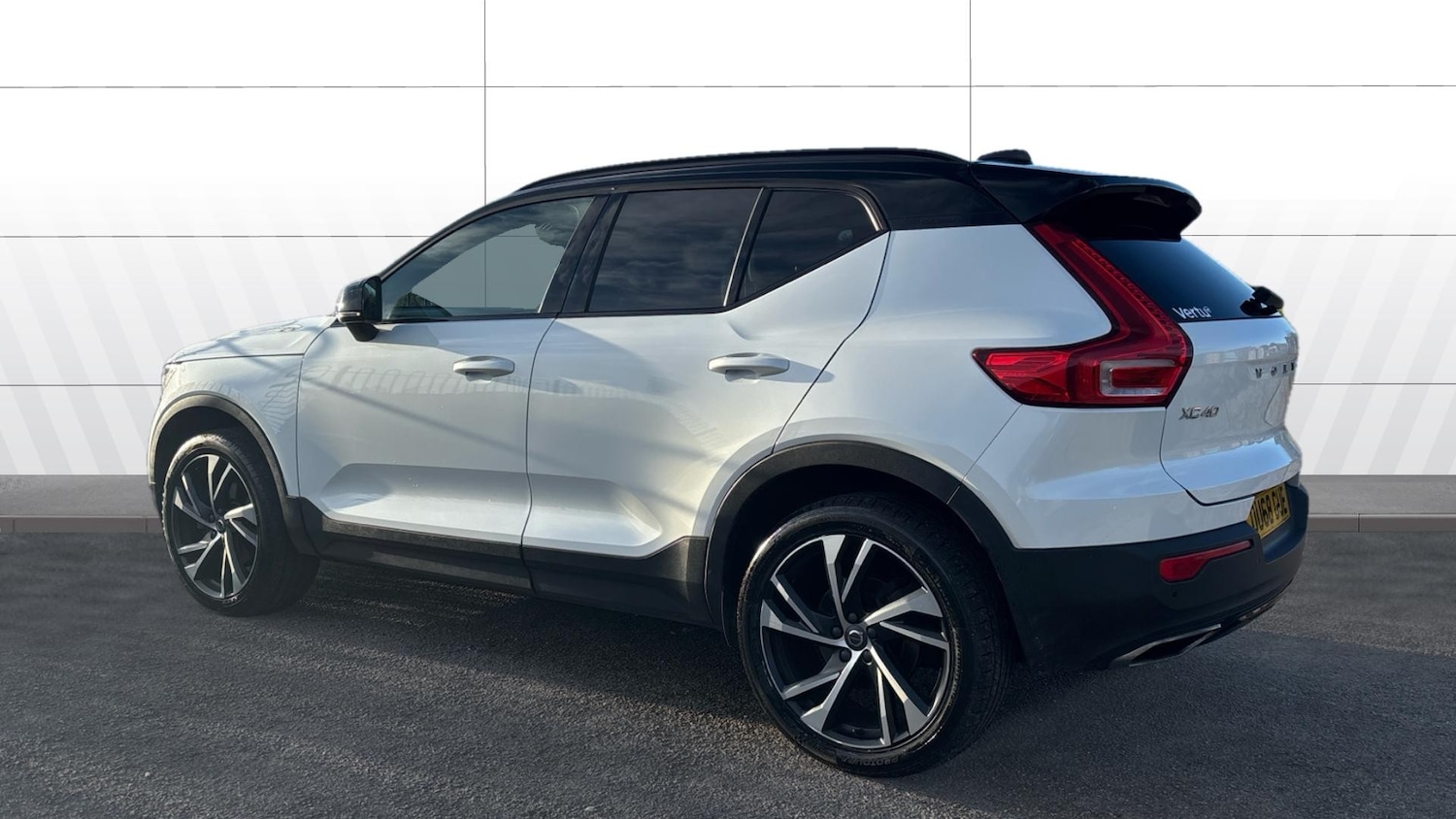 Used Volvo XC40 2018 for sale - 76649916: Photo 2
