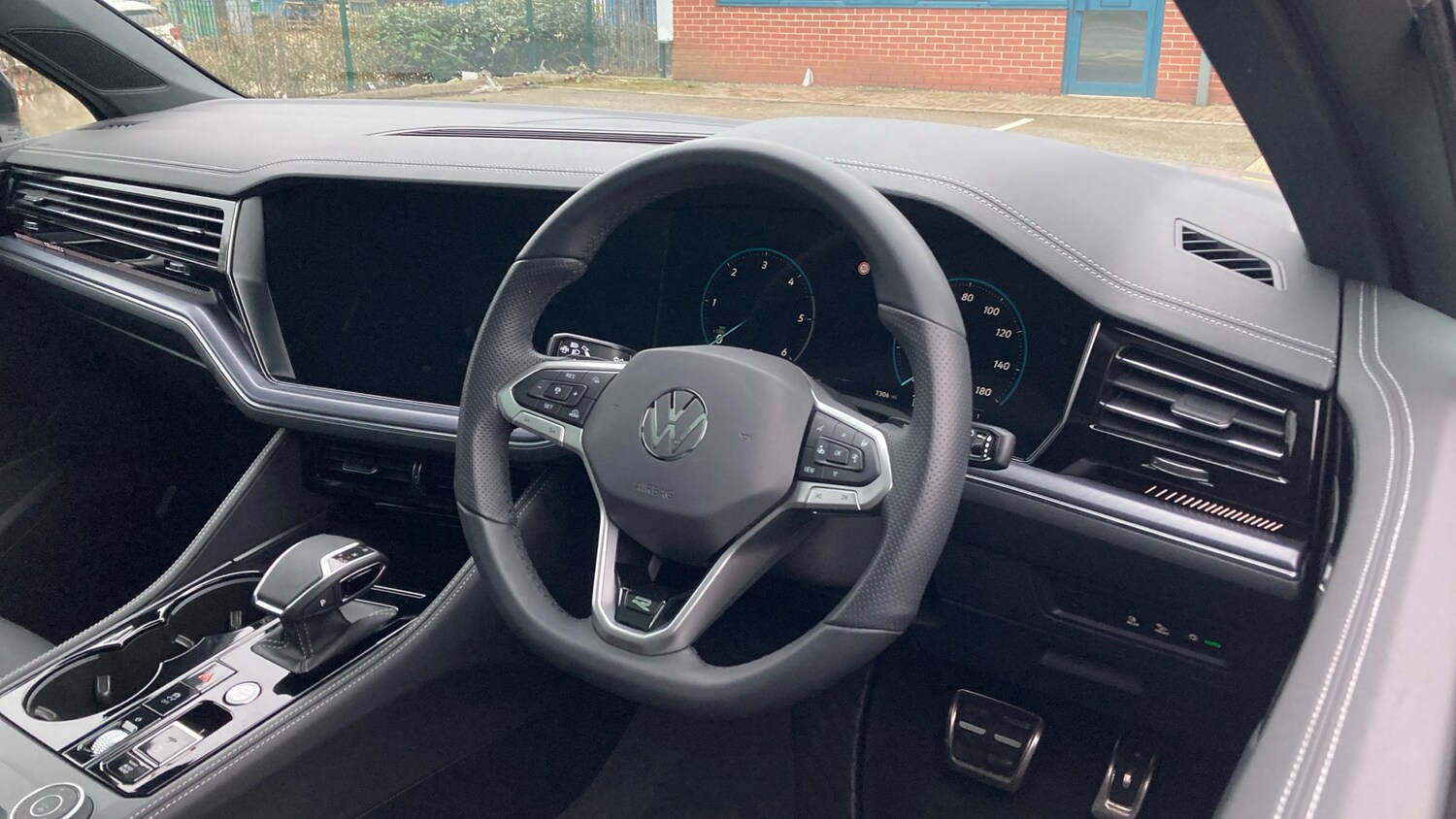 Used Volkswagen Touareg 2025 for sale - 77336435: Photo 11