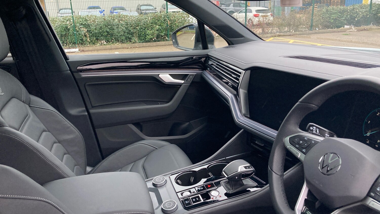 Used Volkswagen Touareg 2025 for sale - 77336435: Photo 14