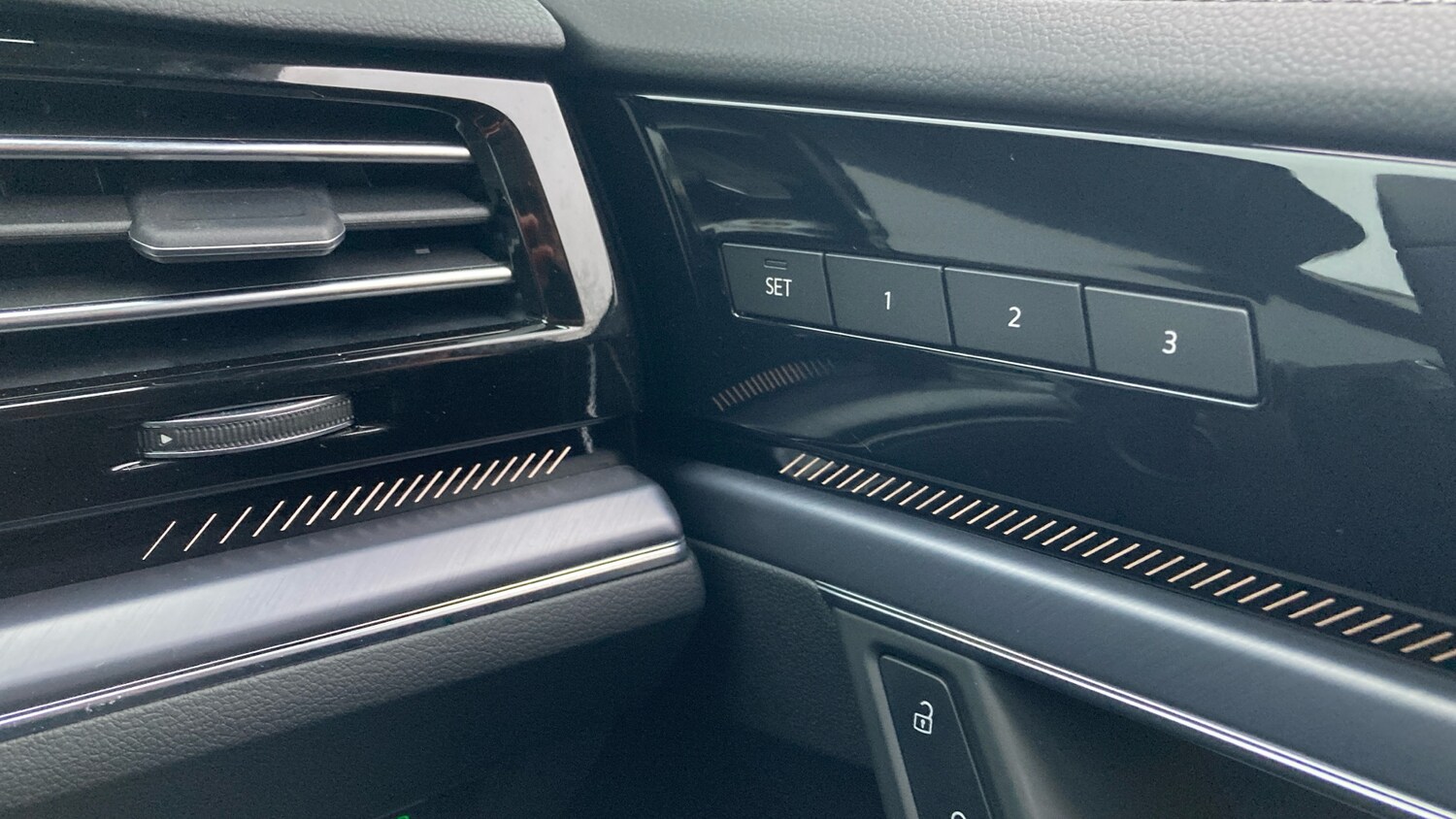 Used Volkswagen Touareg 2025 for sale - 77336435: Photo 34