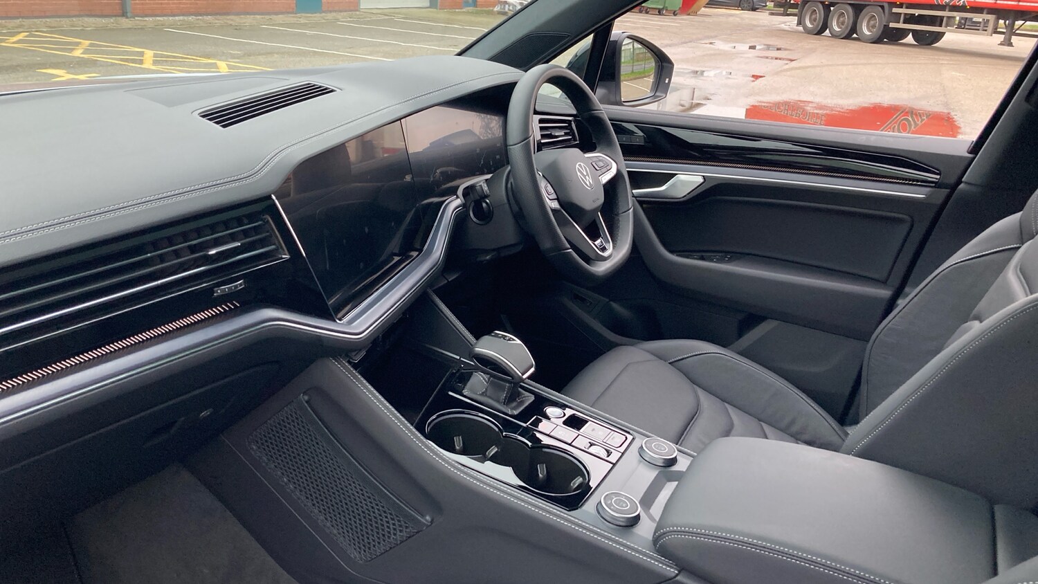 Used Volkswagen Touareg 2025 for sale - 77336435: Photo 9