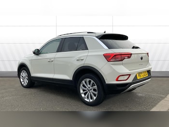 Used Volkswagen T-Roc 2023 for sale - 76807003: Photo