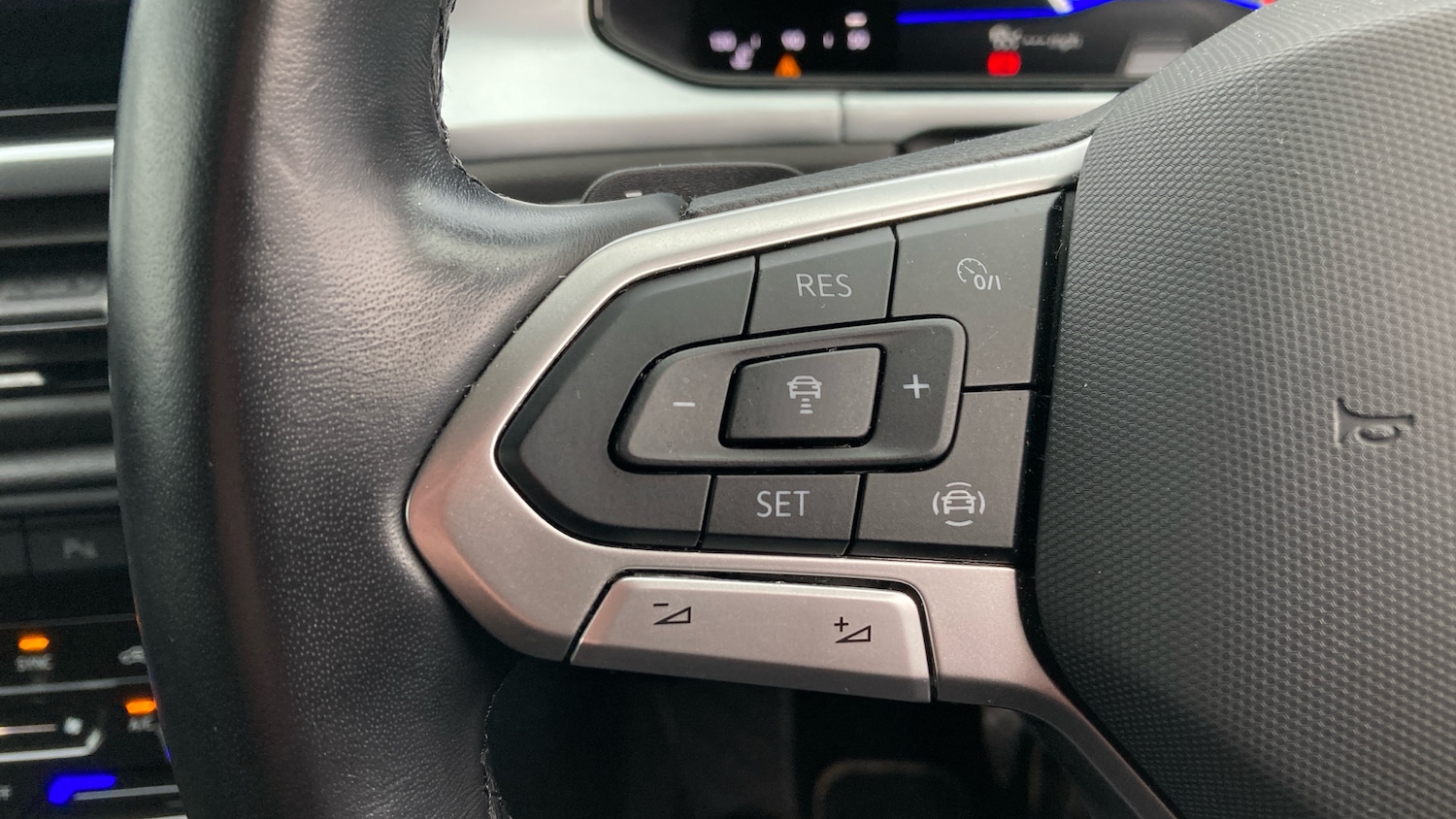 Used Volkswagen T-Roc 2023 for sale - 76807003: Photo 31