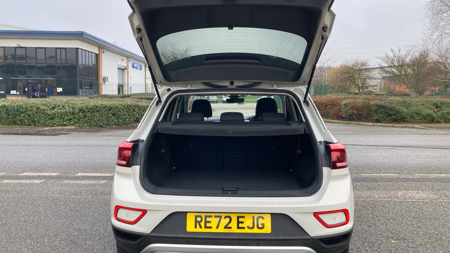 Used Volkswagen T-Roc 2023 for sale - 76807003: Photo 4