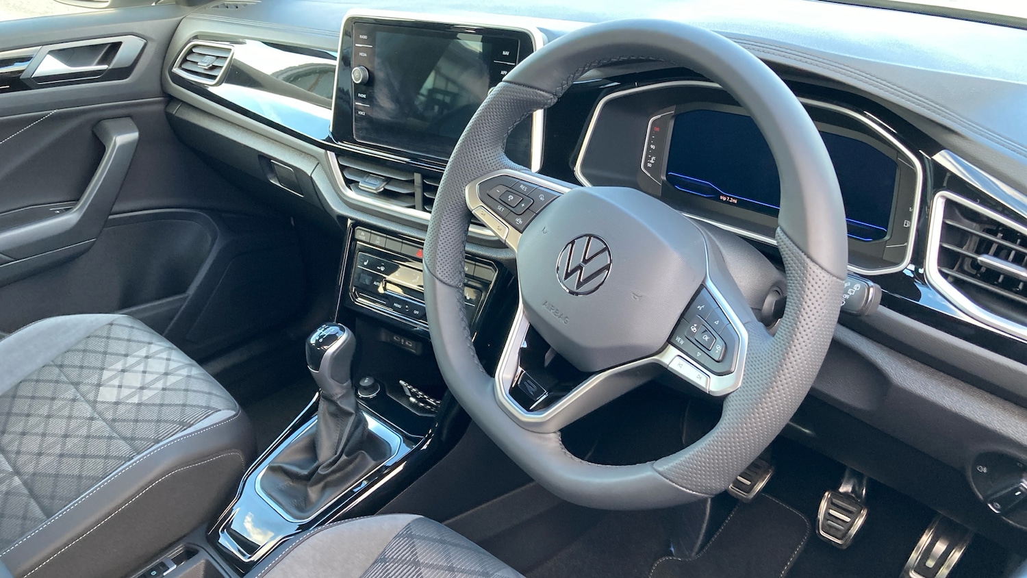 Used Volkswagen T-Roc 2025 for sale - 76063677: Photo 11