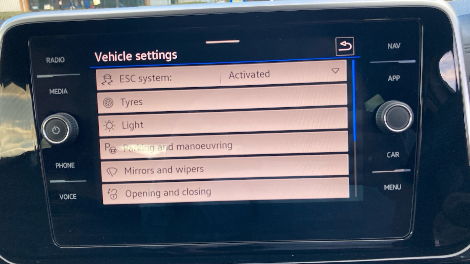 Used Volkswagen T-Roc 2025 for sale - 76063677: Photo 35
