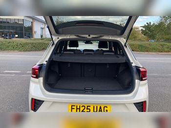 Used Volkswagen T-Roc 2025 for sale - 76063677: Photo 4