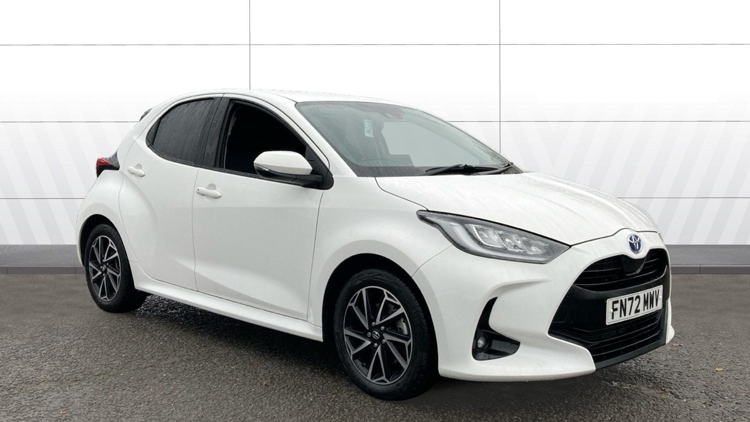 Used Toyota Yaris 2022 for sale - 76596104: Photo 1